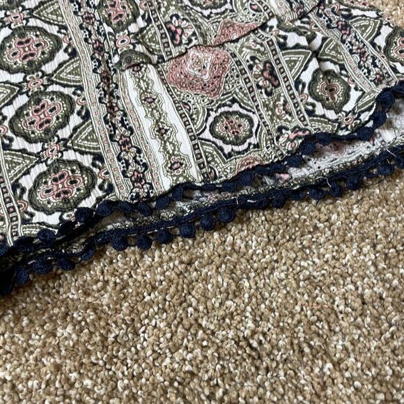 Three Dots shorts aztek print elastic waist pom pom trim pull on SZ lg POCKETS - Picture 4 of 9